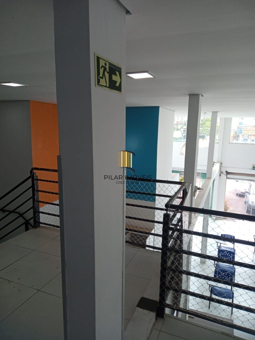 **Prédio Comercial Desocupado à Venda na Azenha, Porto Alegre, RS**
