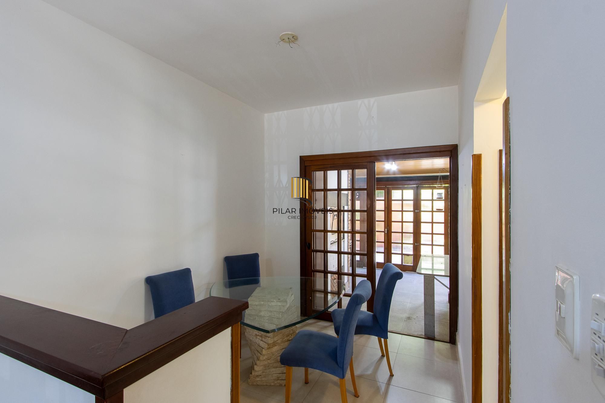 Casa em condomínio, 2 dormitórios, 1 vaga escriturada - Bairro Cavalhada