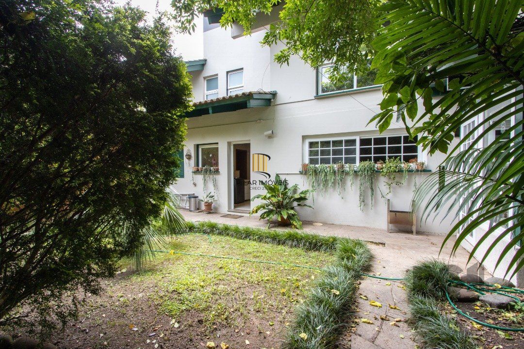 Sobrado com vista para Rio, 3 quartos, 2 suites, pátio, piscina, vaga para 4 carros - Bairro Vila Assunção