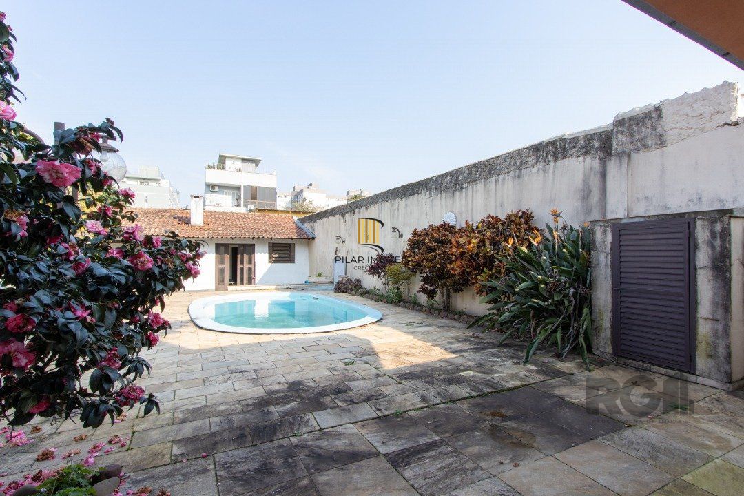 Casa para Venda - 72.6m², 4 dormitórios, sendo 1 suites, 6 vagas - Camaquã