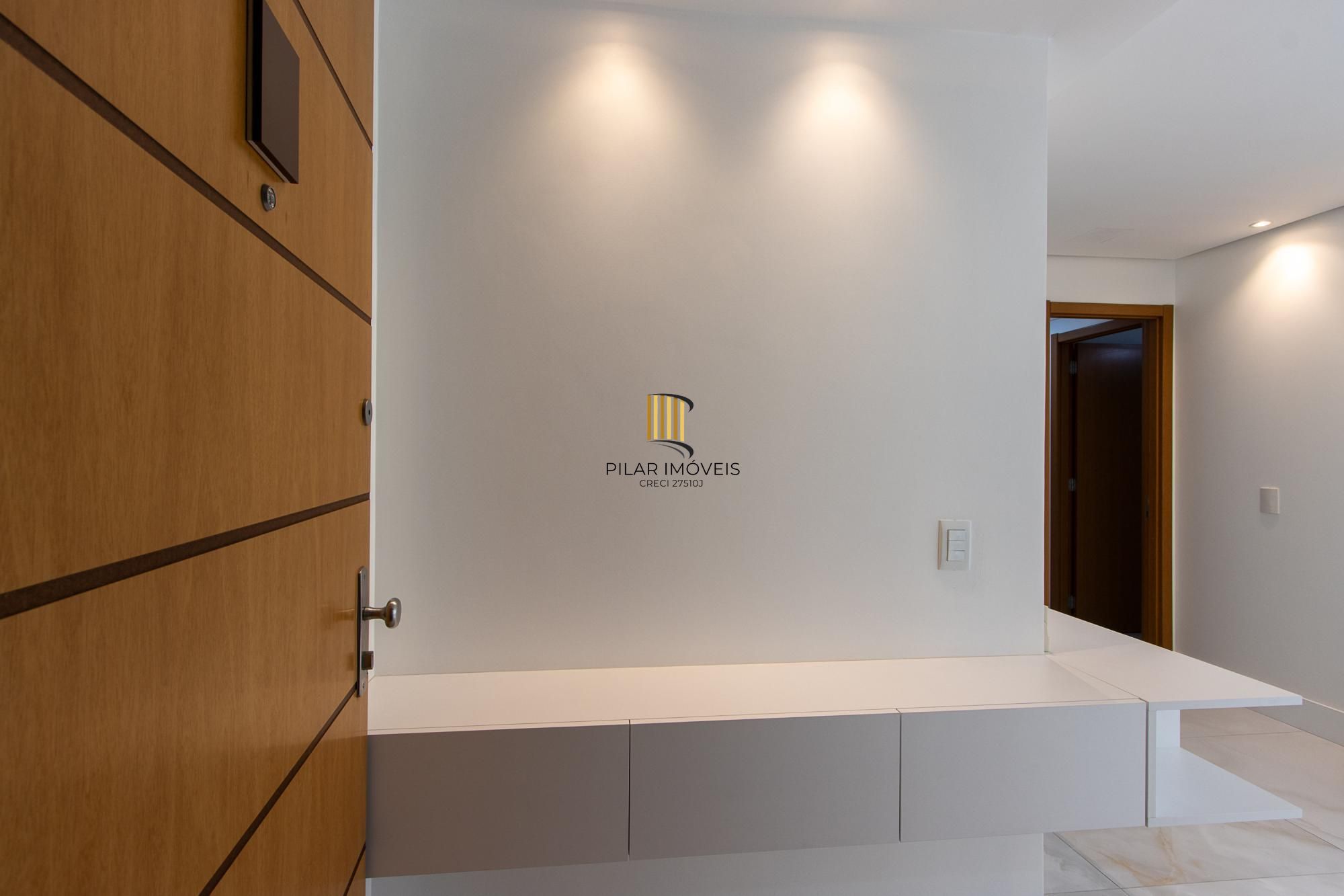 Apartamento totalmente reformado e impecável para locação - 3 quartos sendo uma suíte - Bairro Cavalhada