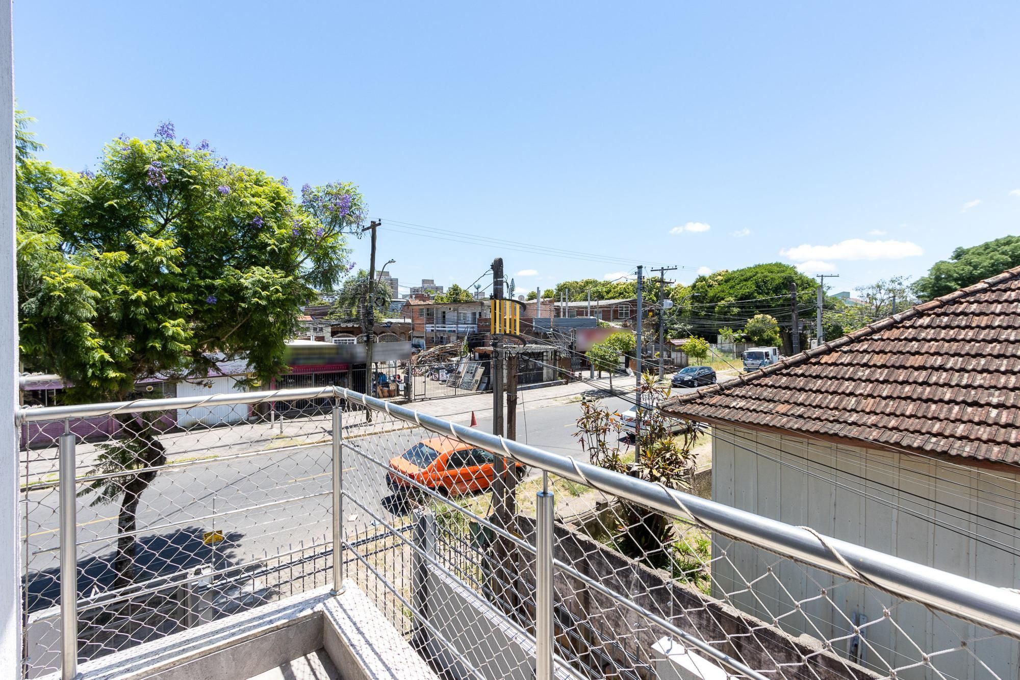 Linda  Casa em condomínio , localizada no bairro TRISTEZA, Zona Sul de PORTO ALEGRE..