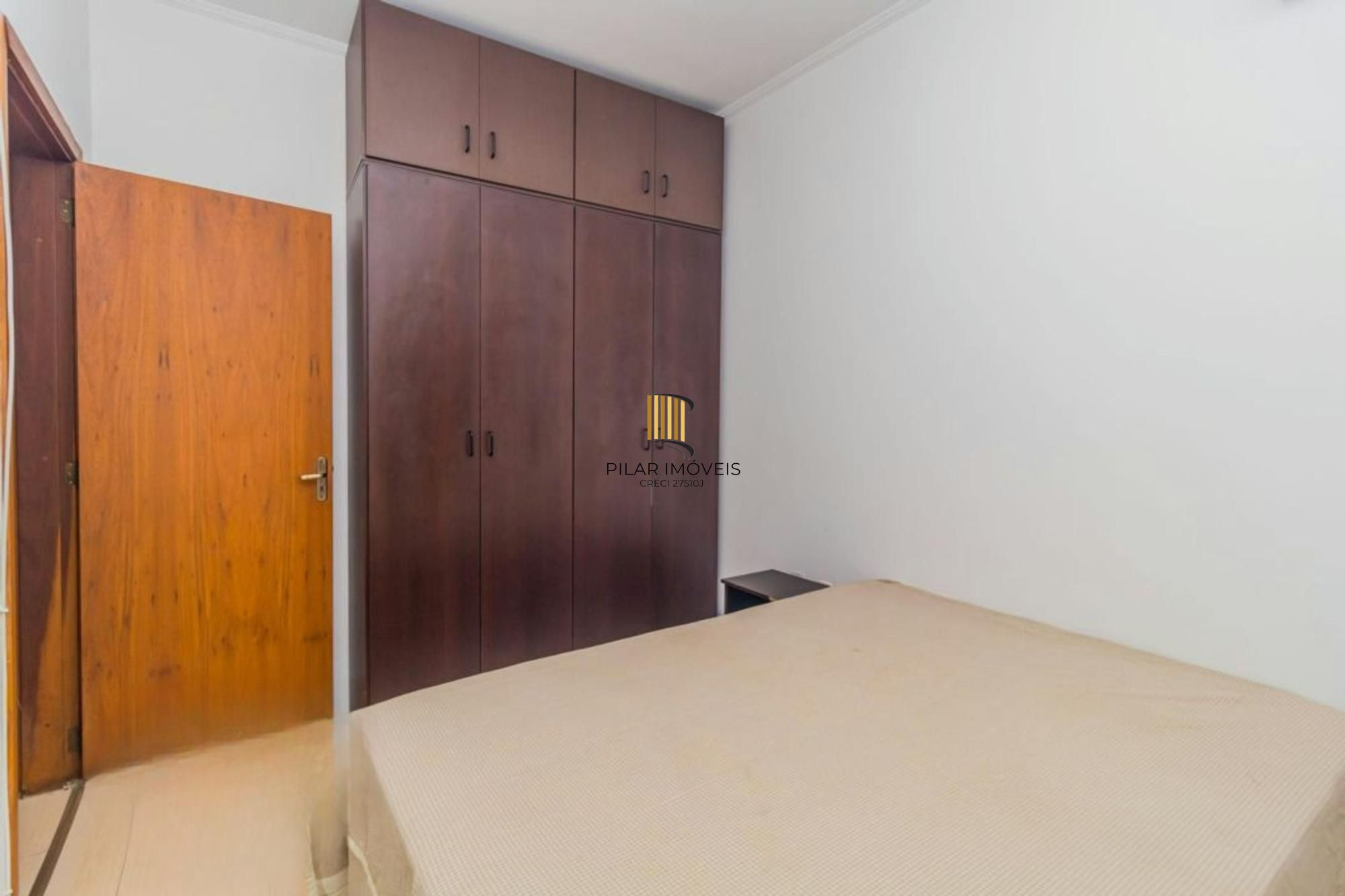 Apartamento de 2 dormitórios e 2 vagas no bairro Petropolis