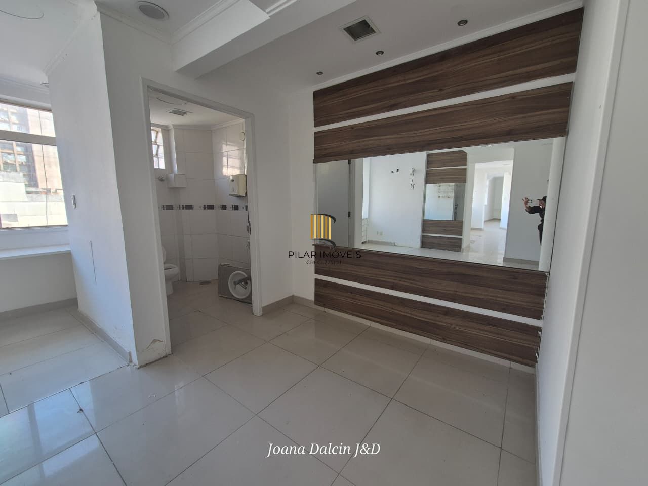 Excelente sala comercial no centro de Porto Alegre - Galeria Malcon - Pilar Imóveis