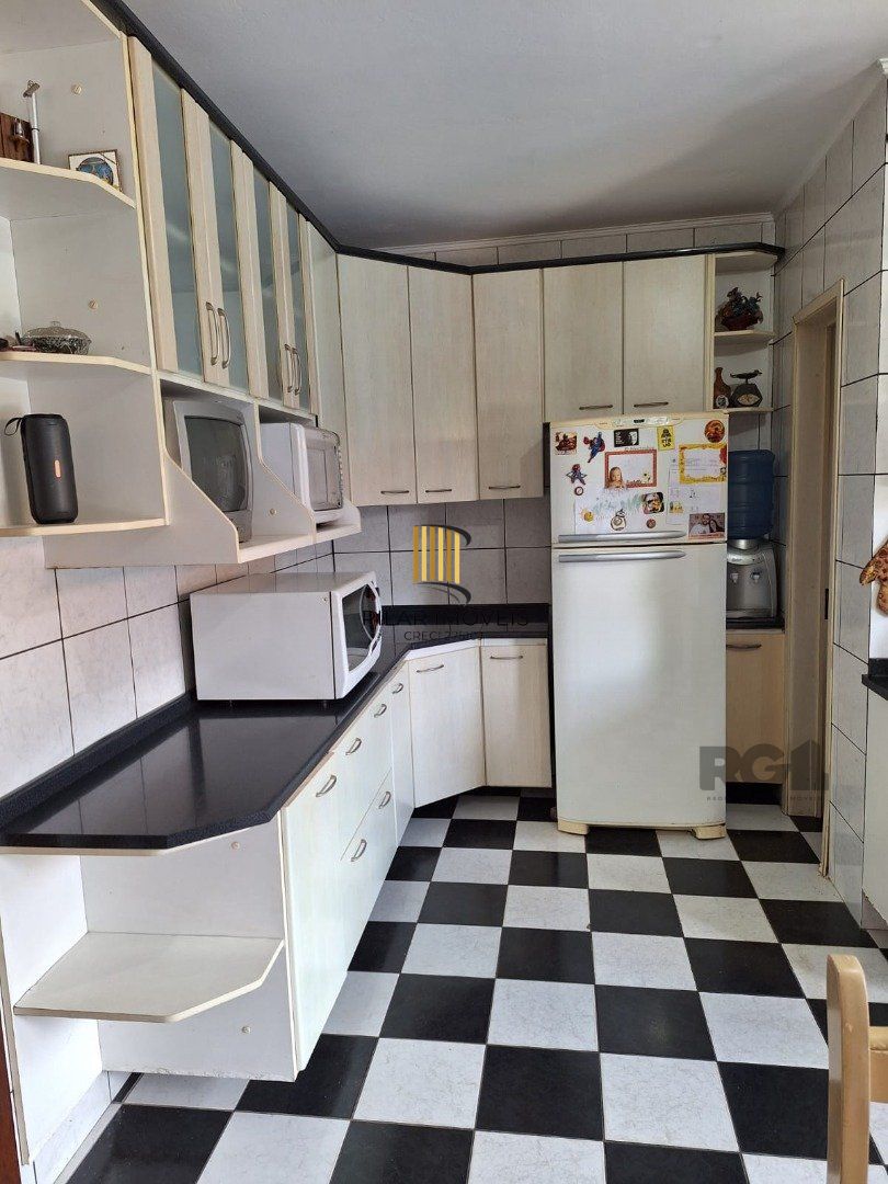 Casa 3 dormitórios no bairro Jardim Algarve