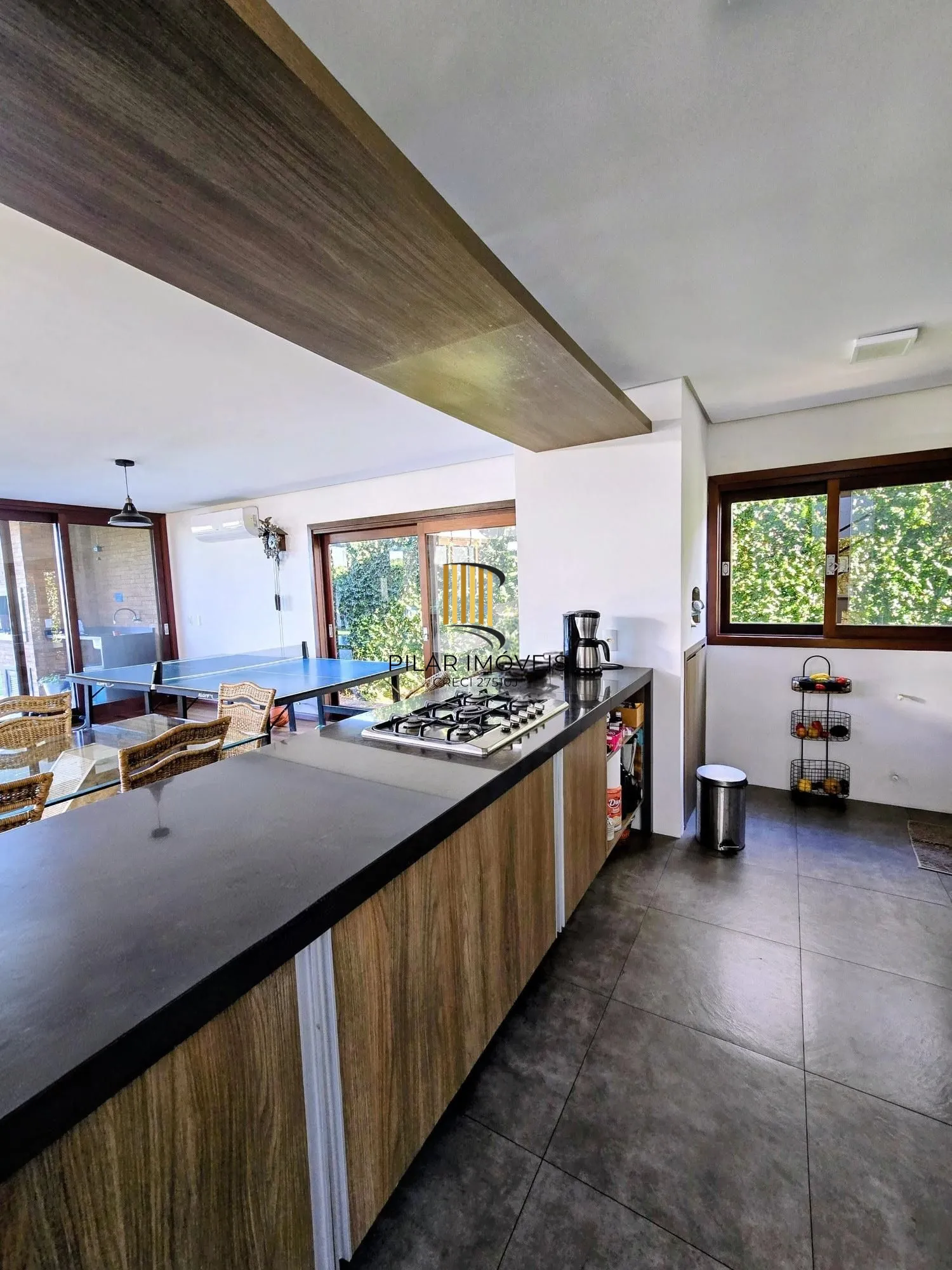 Casa no Condominio Terra Ville.  3 suites, com fundo para o lago.