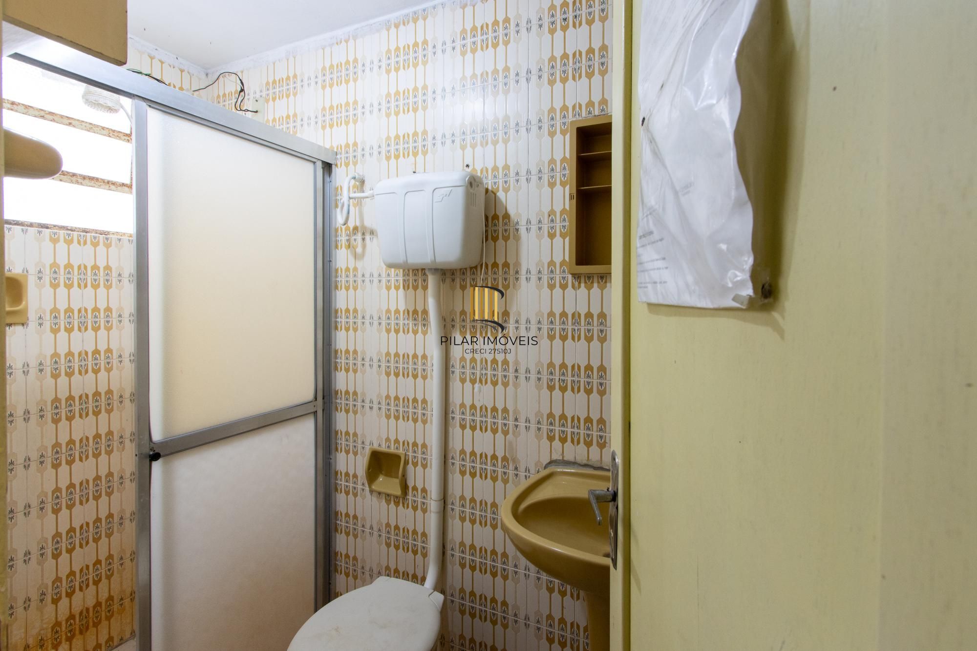 Terreno com edificações para múltiplos negócios lucrativos.
