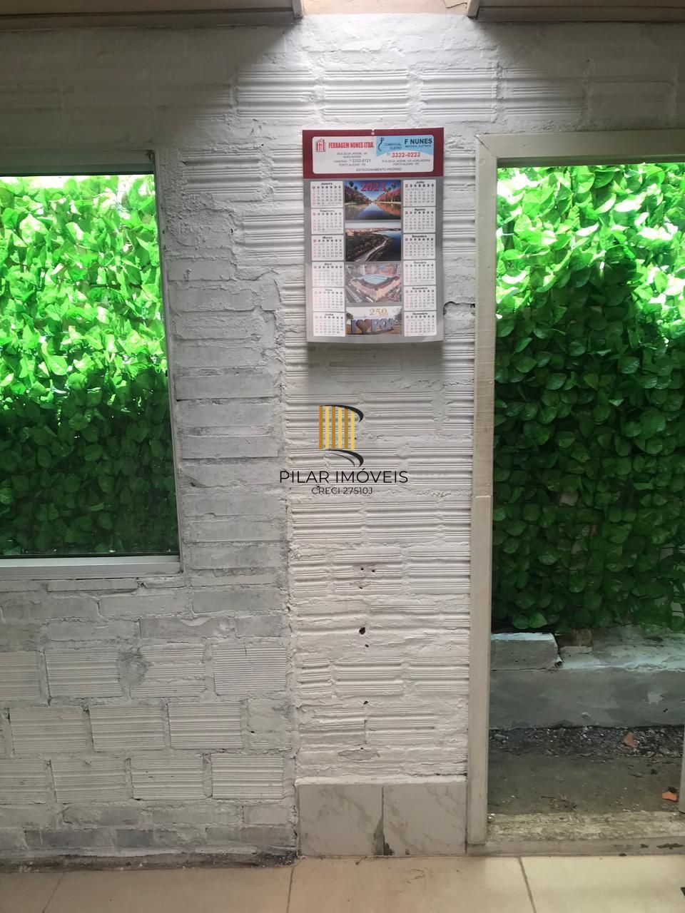 Casa de alvenaria, 3 dormitórios, 1 vaga coberta, bairro Mont Serrat.