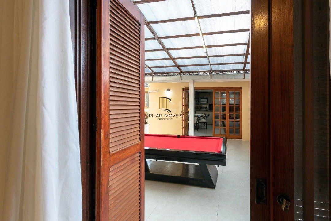 Casa para Venda - 293.76m², 3 dormitórios, sendo 1 suites, 6 vagas - Guarujá