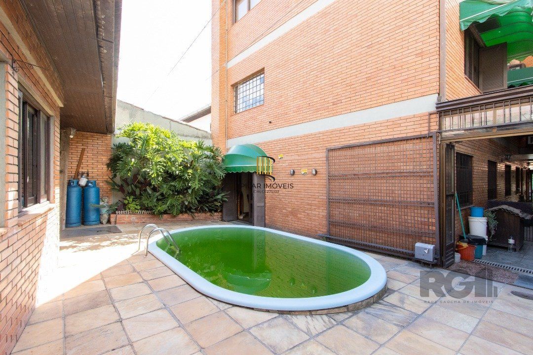 Casa para Venda - 500m², 4 dormitórios, sendo 1 suites, 4 vagas - Coronel Aparício Borges