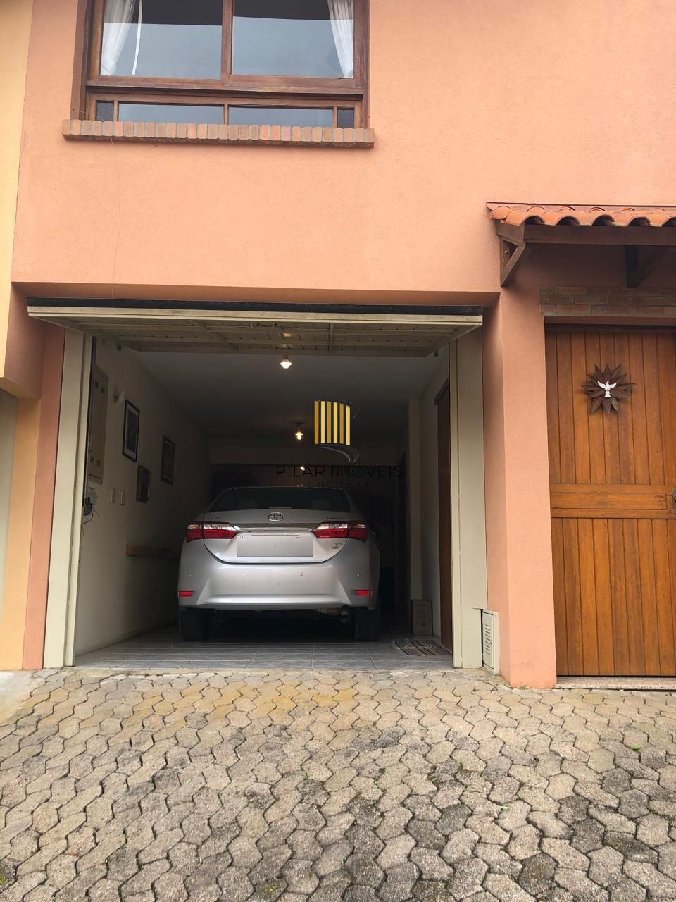 Casa de condomínio, 3 quartos, 1 suíte, 1 vaga coberta, no bairro Espirito Santo.