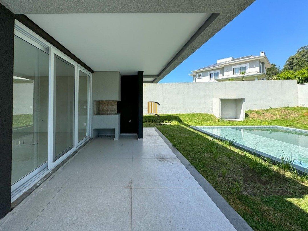 Casa Condominio para Venda - 300m², 4 dormitórios, sendo 4 suites, 2 vagas - Alphaville