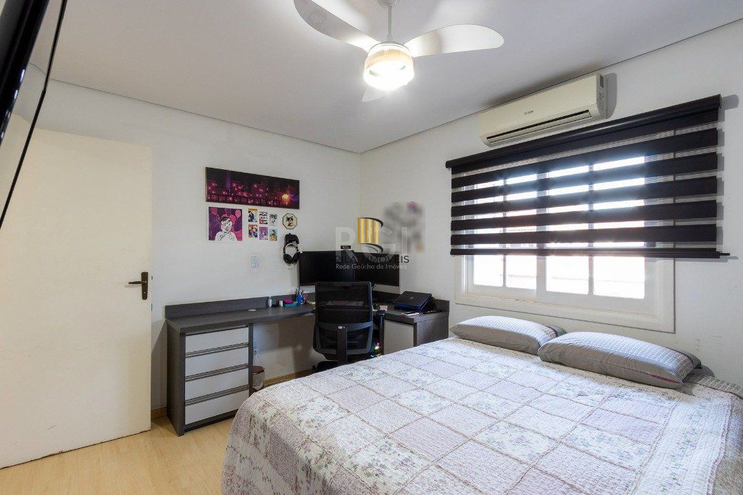 Casa Condominio para Venda - 300m², 4 dormitórios, sendo 2 suites, 2 vagas - Ipanema