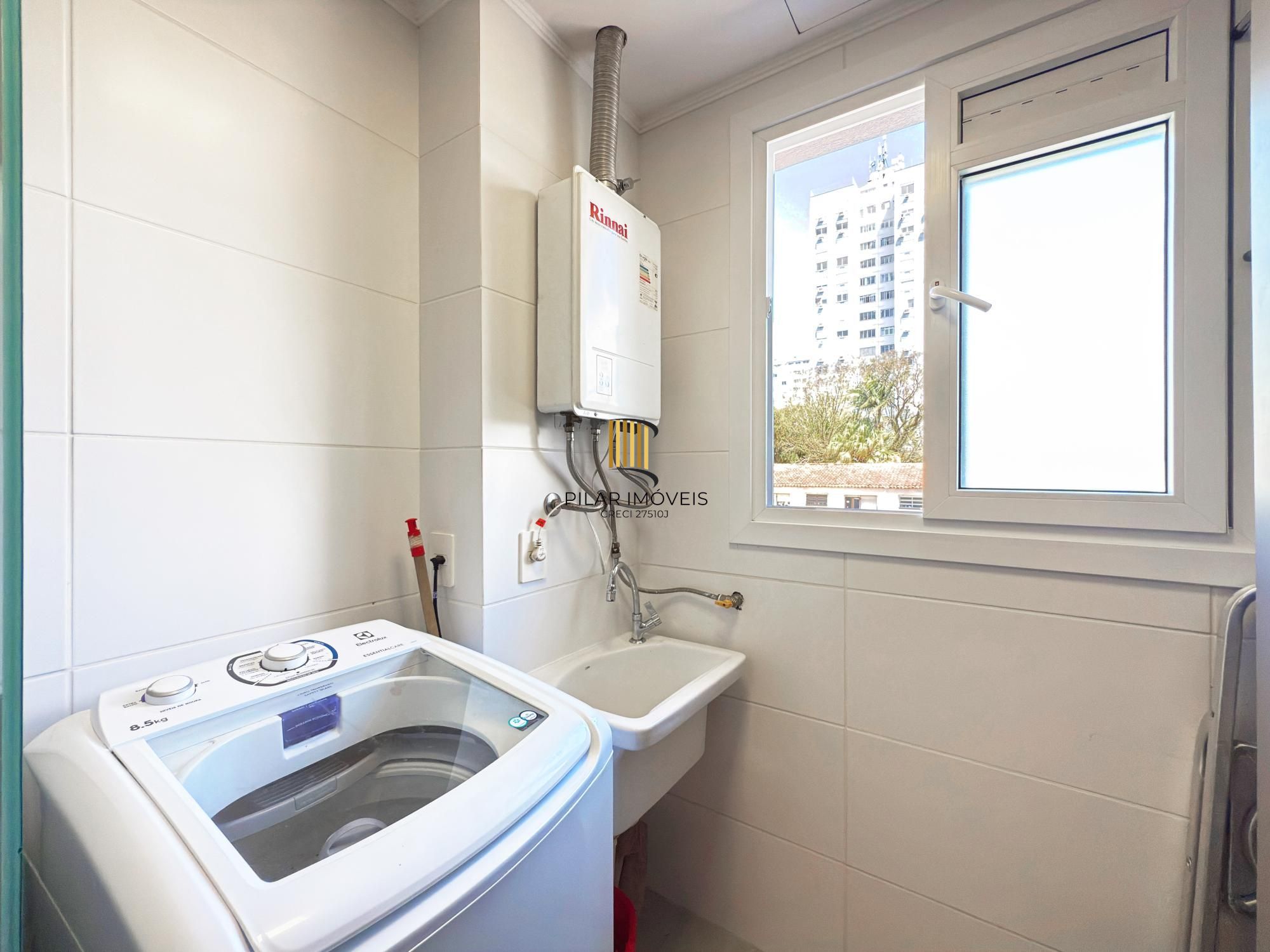 Apartamento 03 Suítes bairro Cristal, 88,97m² de área privativa, semimobiliada e 02 vagas de garagens cobertas.