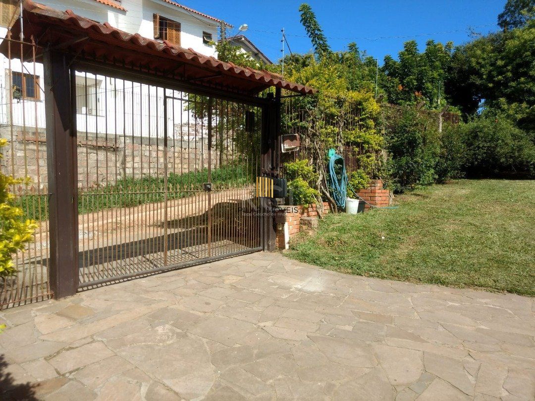 Casa para Venda - 250m², 3 dormitórios, sendo 1 suites, 4 vagas - Taruma
