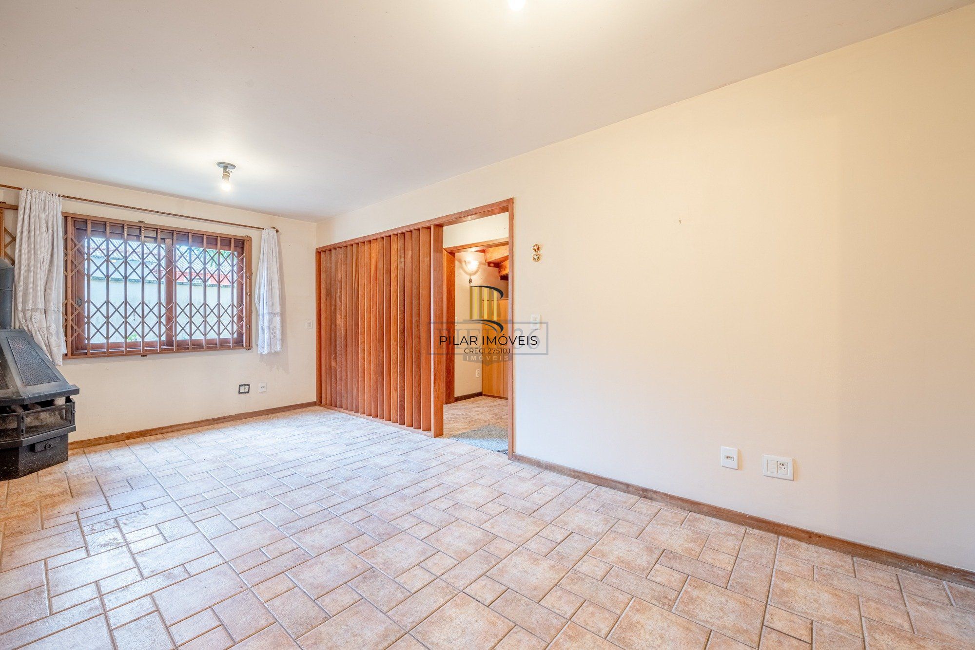 Casa 3 dormitórios, 1 suíte, 2 vagas - Bairro Camaquã