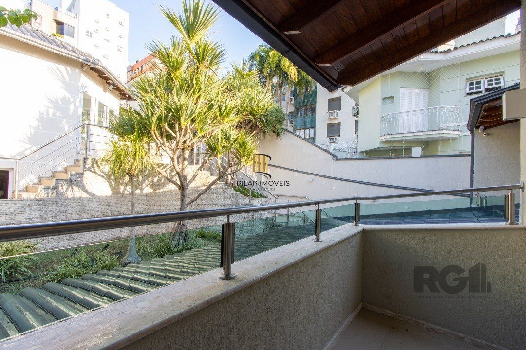 Casa com 5 suites com area privativa 714,00
