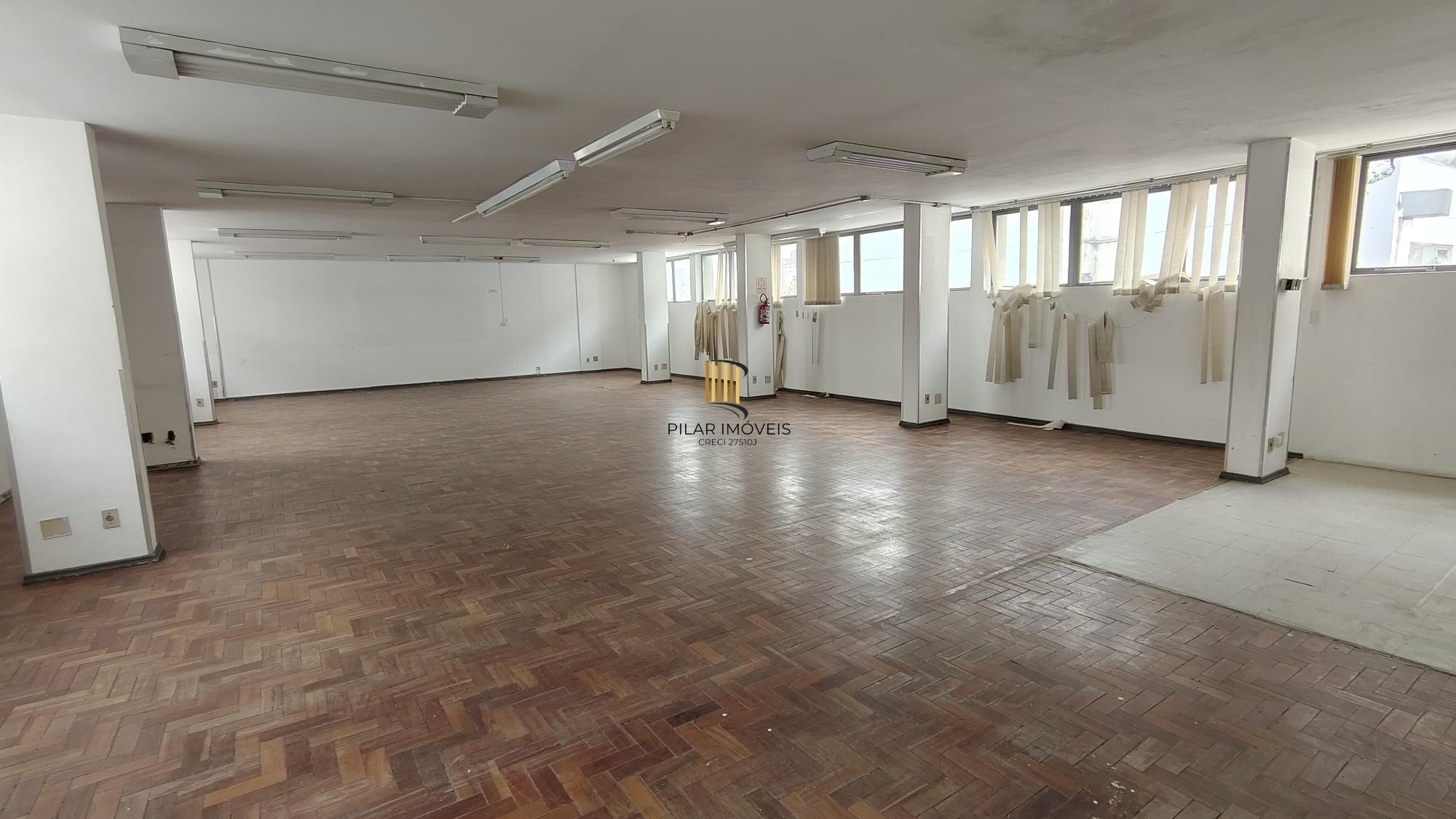 Prédio Comercial no bairro Menino Deus.