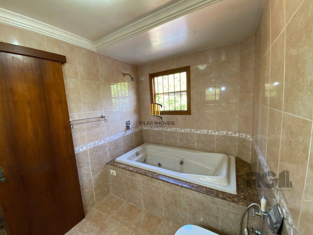 Casa para Venda - 350m², 4 dormitórios, sendo 4 suites, 4 vagas - Tristeza