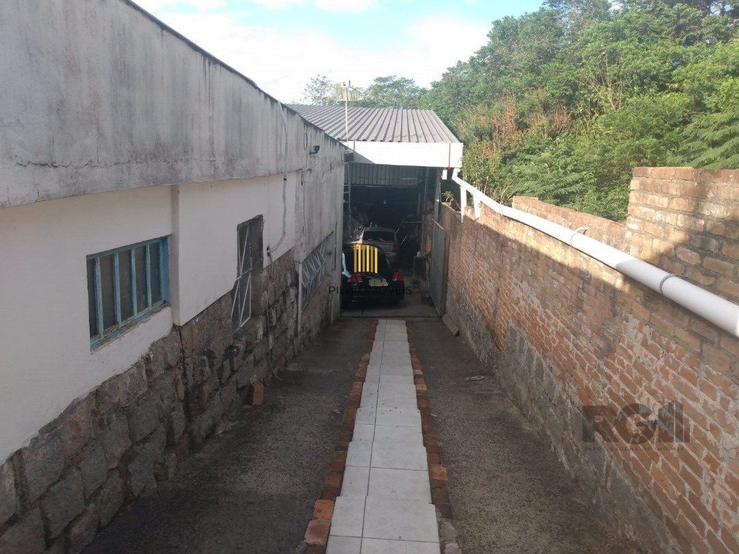 Casa 2 dormitórios no bairro Glória