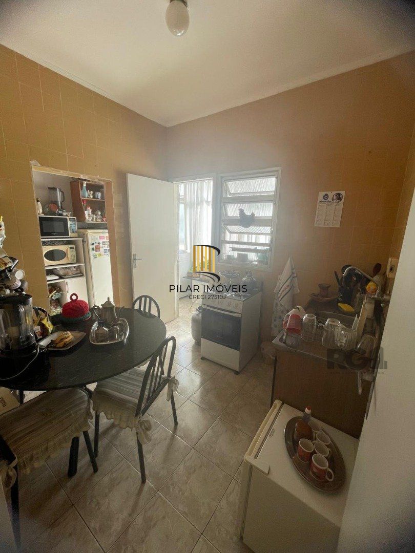 Apartamento no Petrópolis de 1 dormitório desocupado