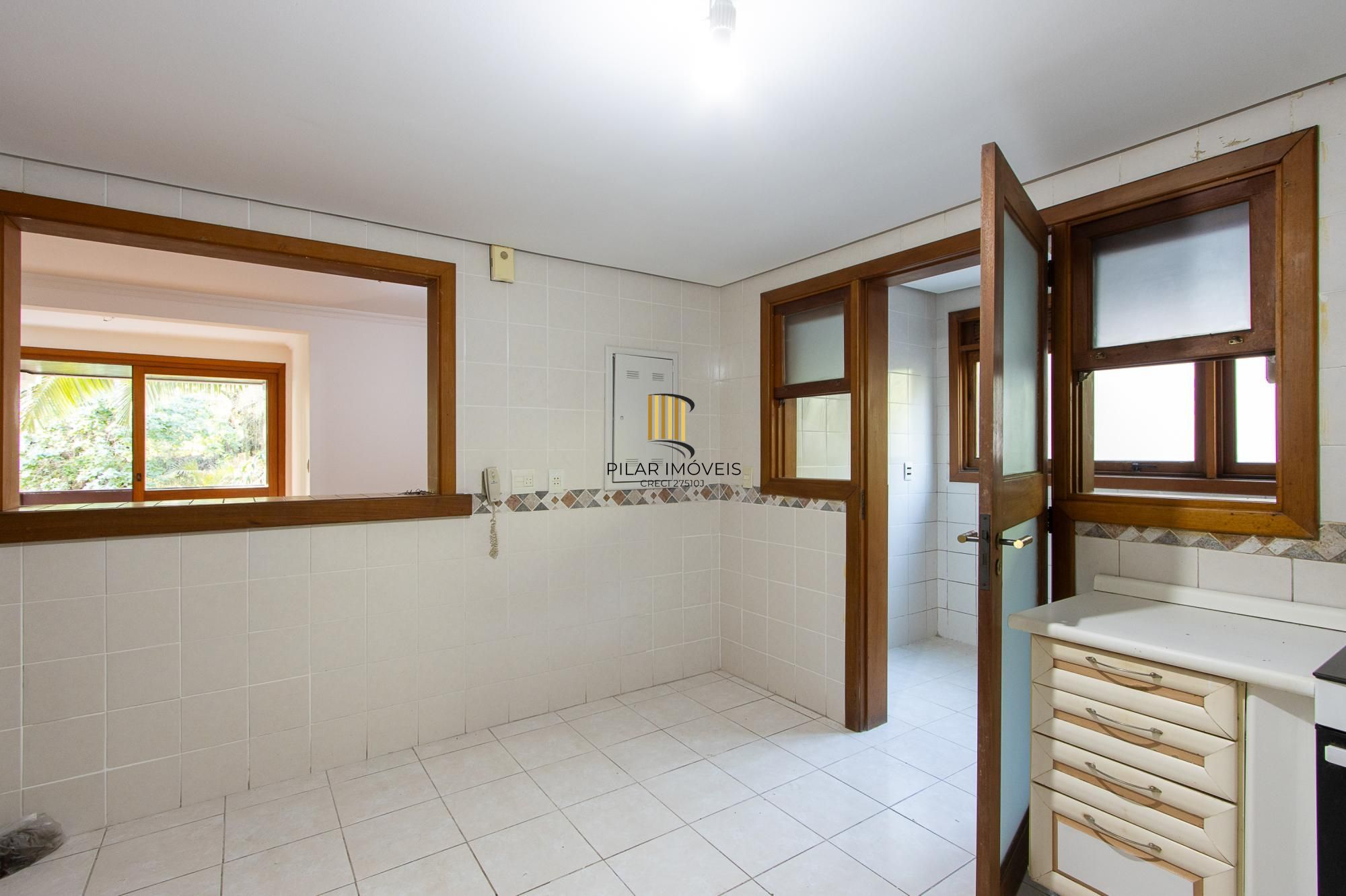 Apartamento bairro Cavalhada com 03 dormitórios, gabinete e 2 vagas 134,35m2 privativos!