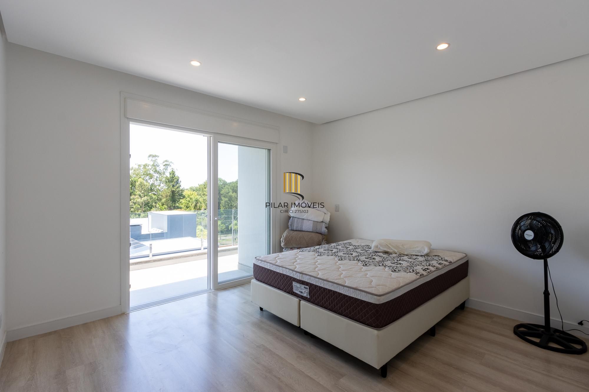 Casa de Condomínio 4 dormitórios no bairro Vila Nova