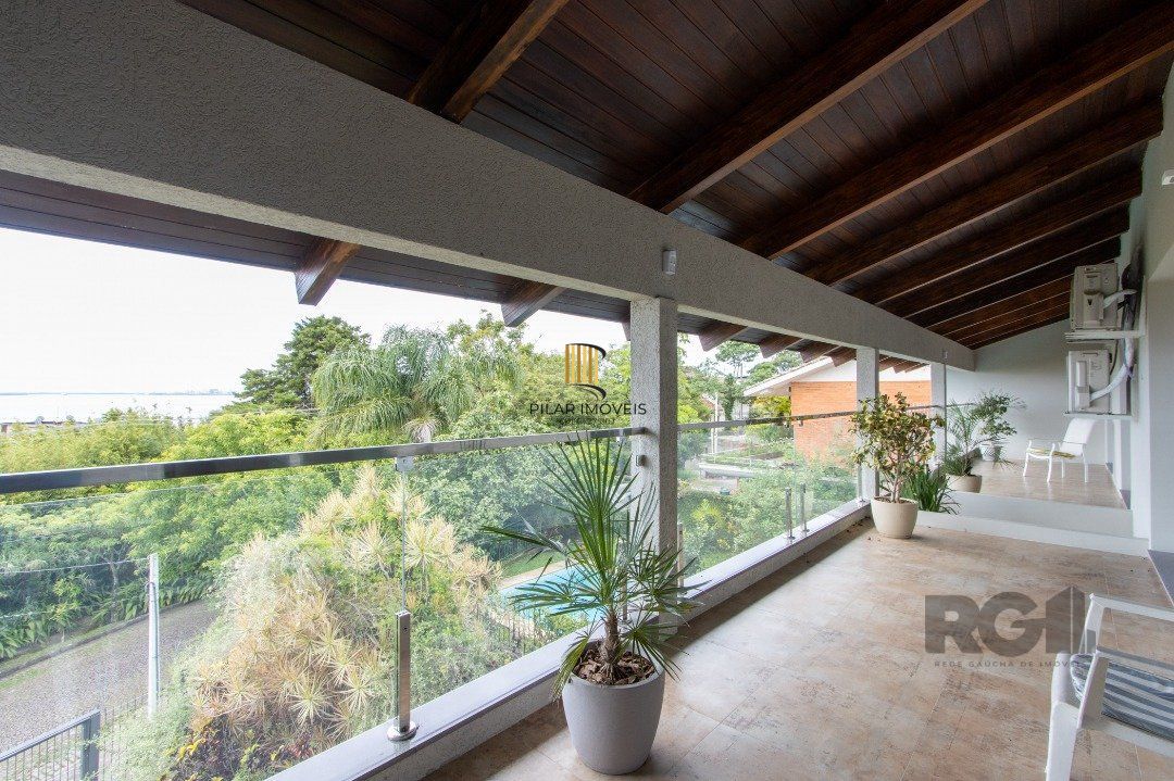 Sobrado com vista para Rio, 3 quartos, 2 suites, pátio, piscina, vaga para 4 carros - Bairro Vila Assunção - Pilar Imóveis