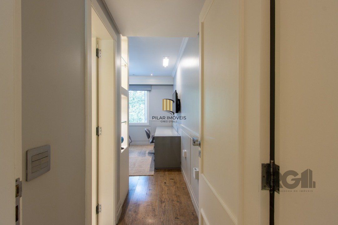 Casa em condominio, mobiliada com 741m² privativos , com 3 suítes- master