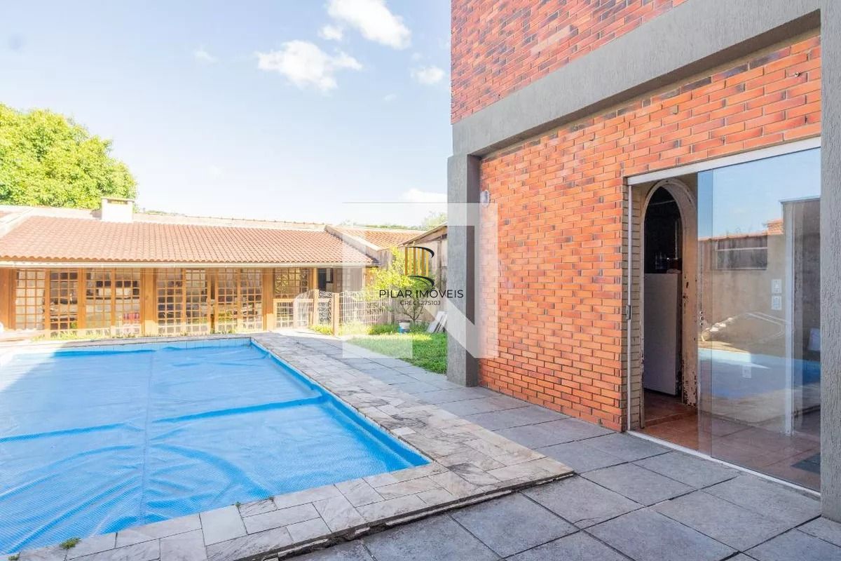 Casa á venda com 3 dormitórios no bairro Ipanema em Porto Alegre