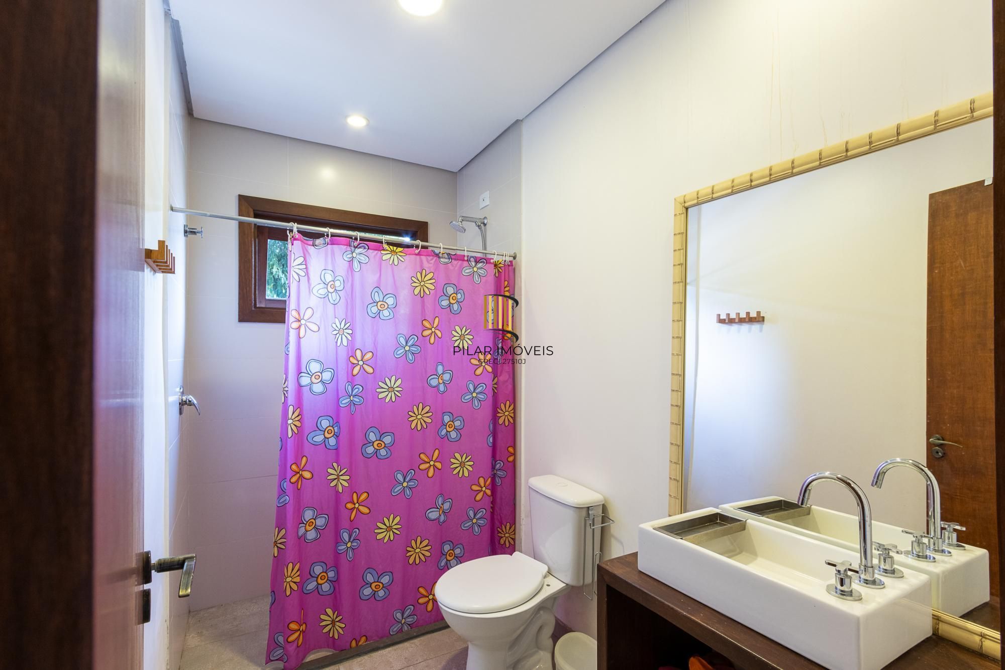 Casa com 6 quartos à venda  bairro Espírito Santo, Porto Alegre.