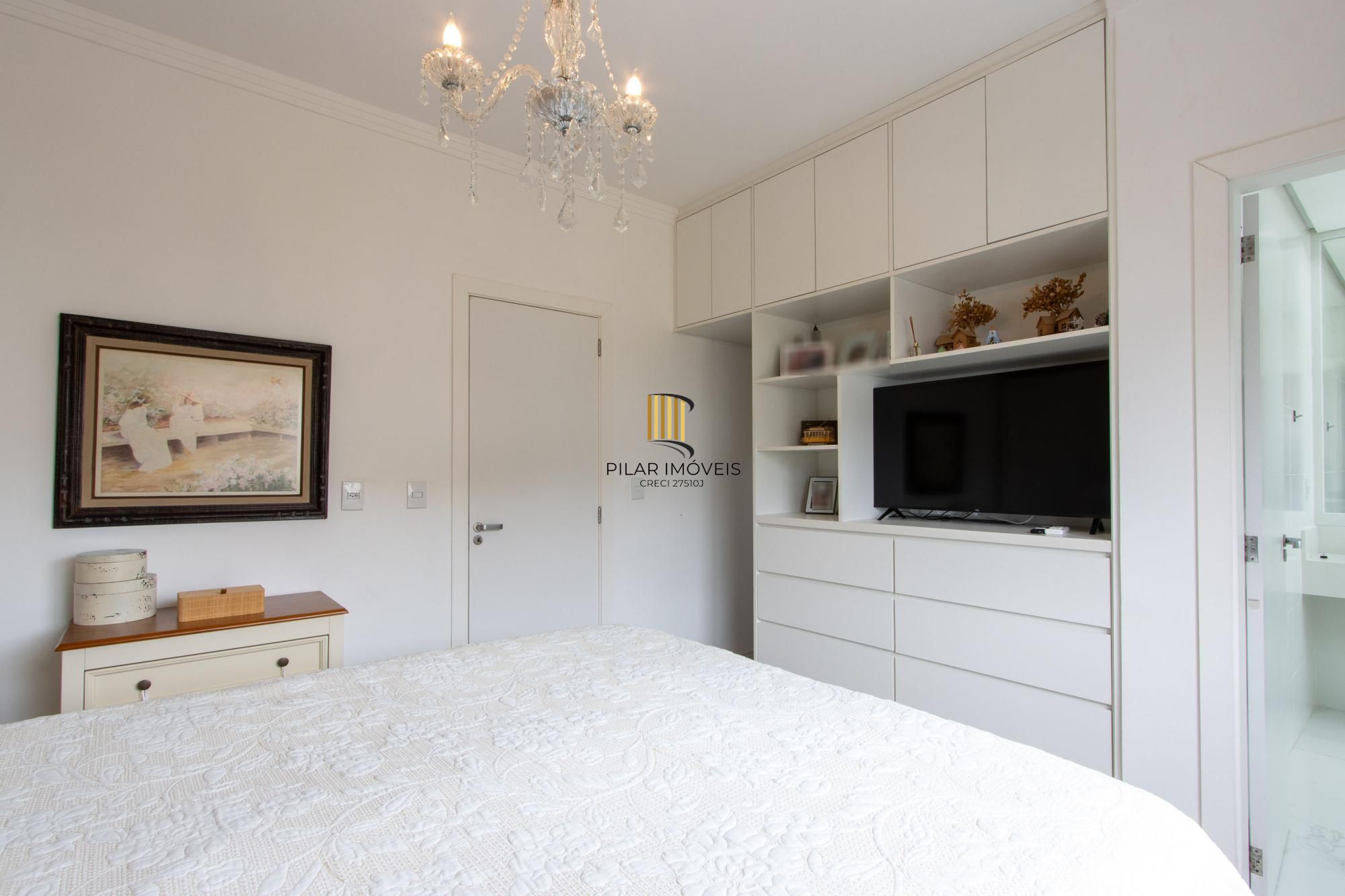 Excelente casa de alvenaria, 4 dormitórios, 2 suítes e 2 vagas de garagem.