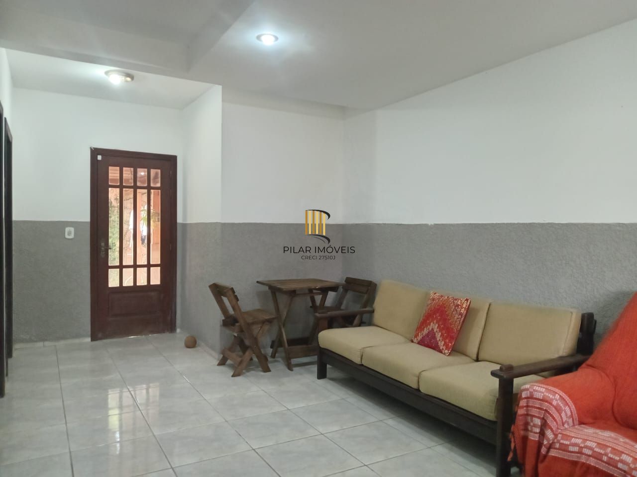 Excelente oportunidade de adquirir um sobrado no charmoso bairro Guarujá