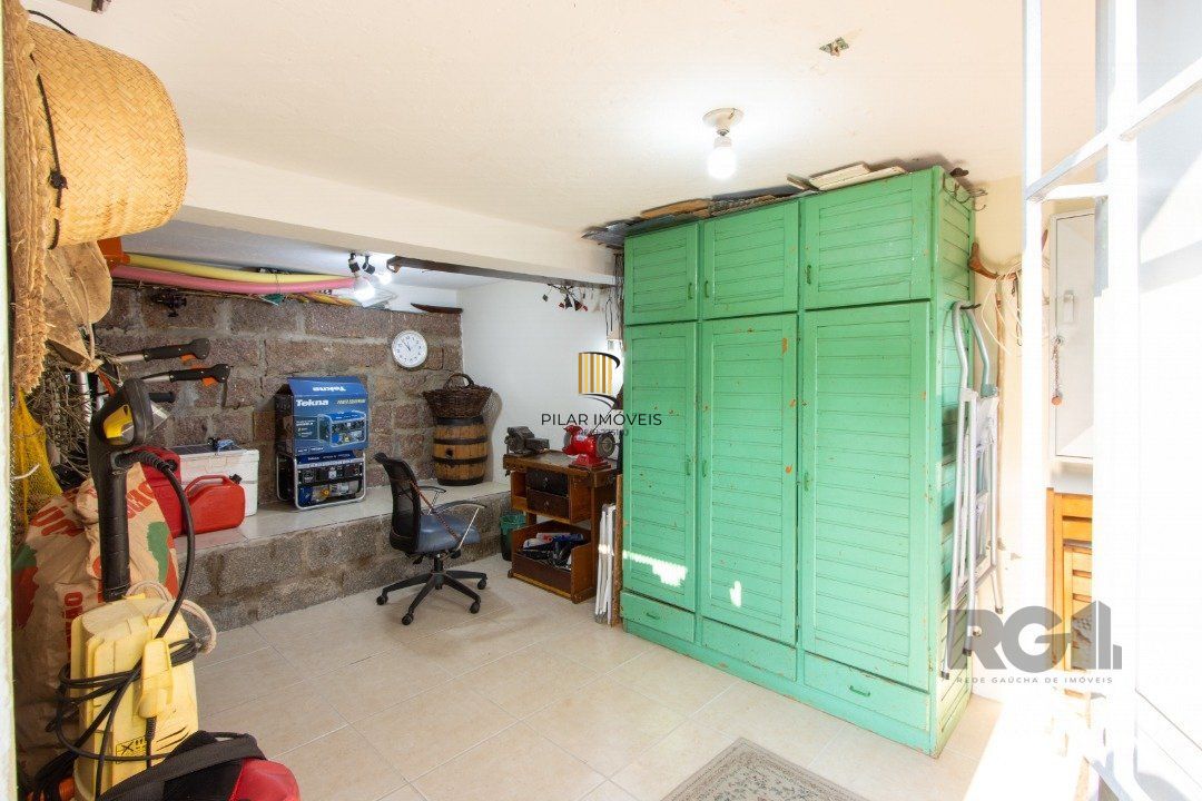 Casa para Venda - 220m², 3 dormitórios, sendo 2 suites, 5 vagas - Espirito Santo