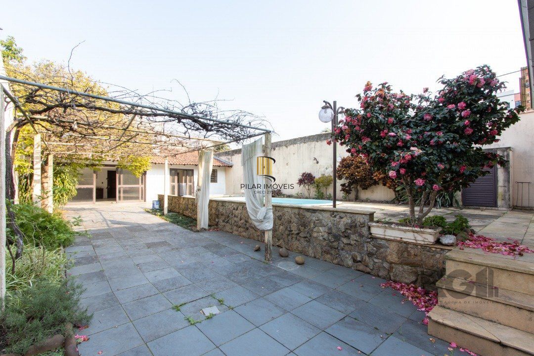 Casa para Venda - 72.6m², 4 dormitórios, sendo 1 suites, 6 vagas - Camaquã