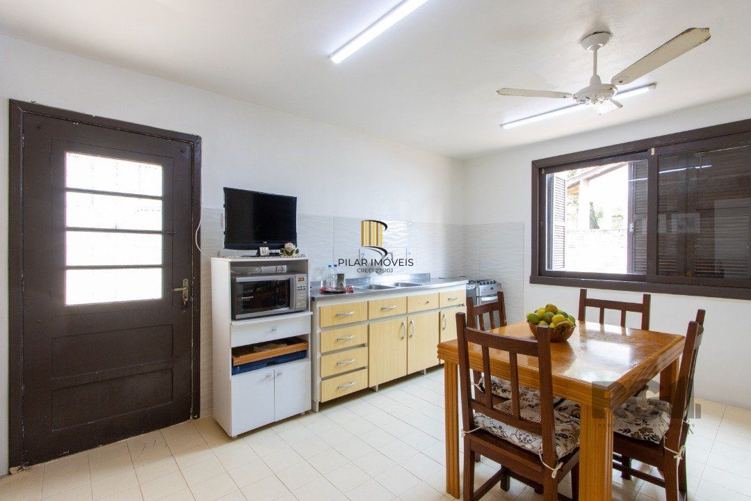 Casa 7 dormitórios no bairro Camaquã
