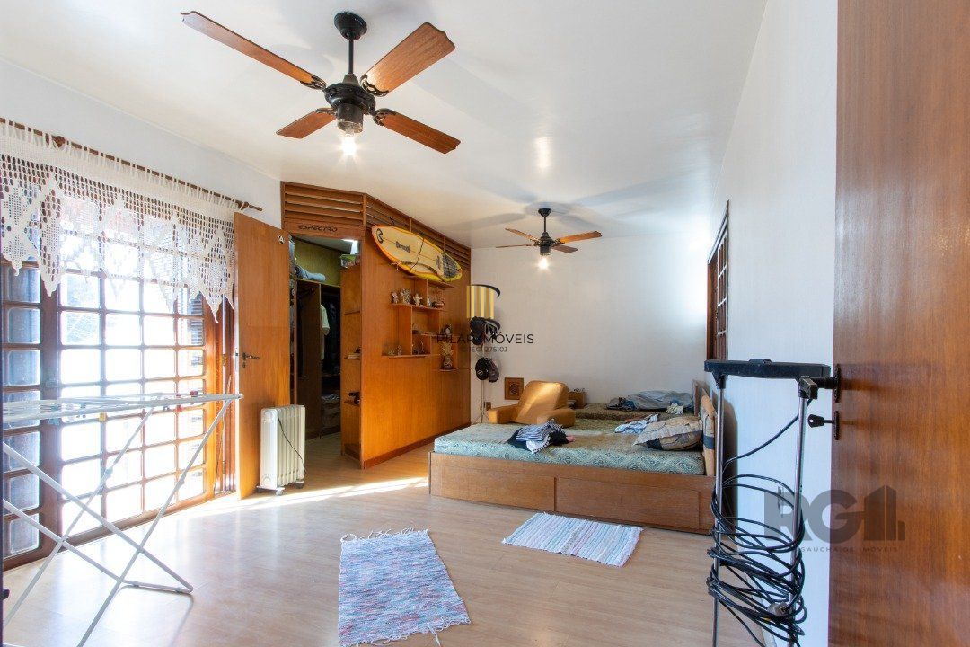 Casa para Venda - 300m², 3 dormitórios, sendo 1 suites, 4 vagas - Tristeza