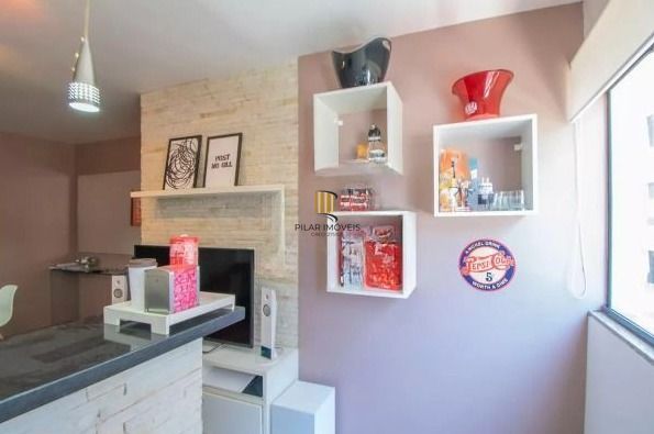 Apartamento com 2 dormitórios (reversível para 3) e 1 vaga escriturada  à venda no coração de Ipanema