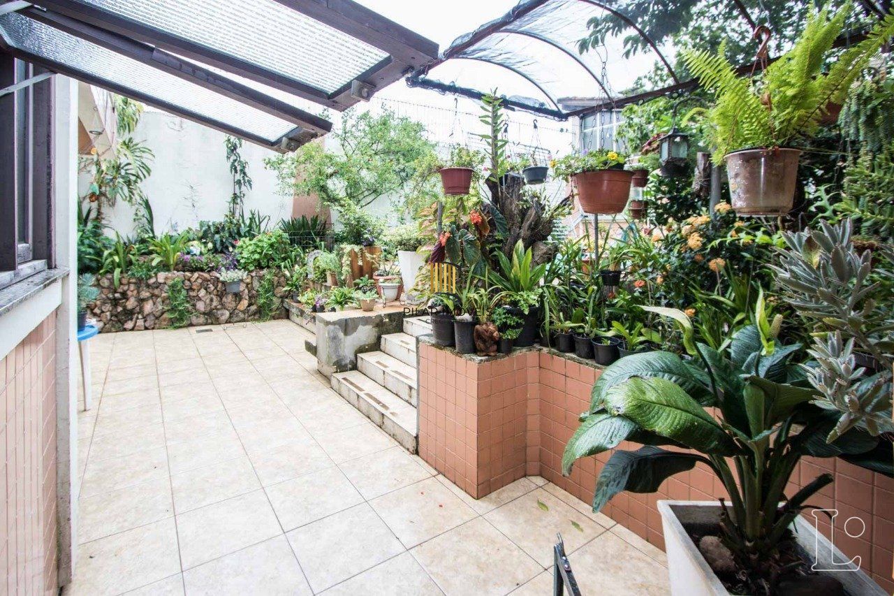 Casa para Venda - 485m², 4 dormitórios, sendo 1 suites, 3 vagas - Cristal