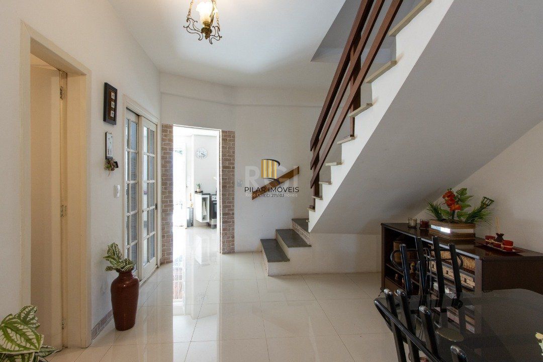 Casa 3 dormitórios no bairro Guarujá