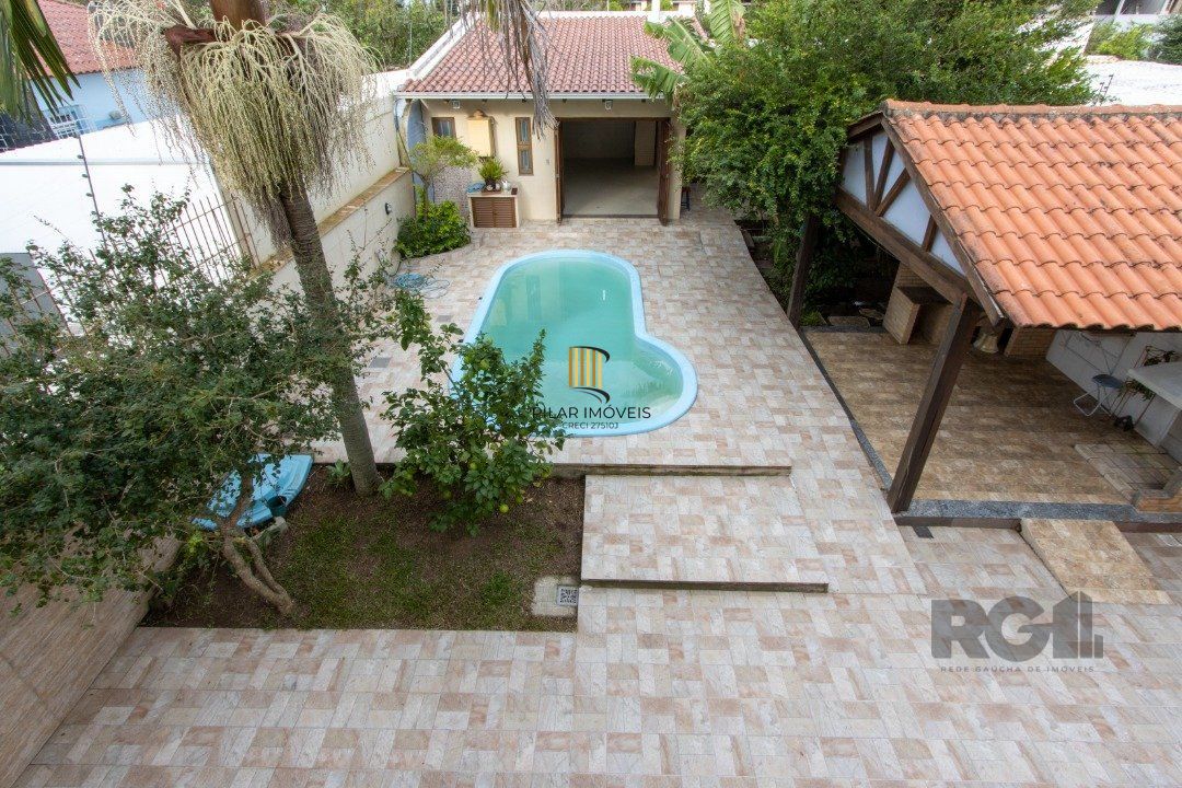 Casa 4 dormitórios no bairro Ipanema