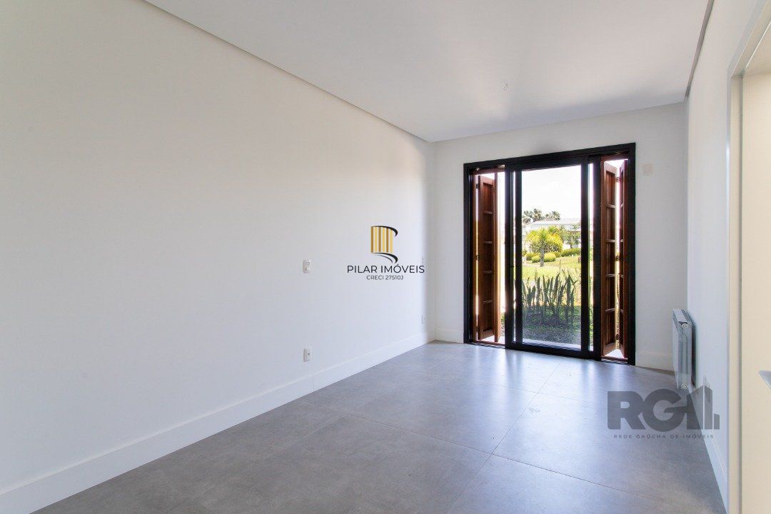 A Casa Le Mans, uma residência térrea de esquina com 389,48m2 de área coberta