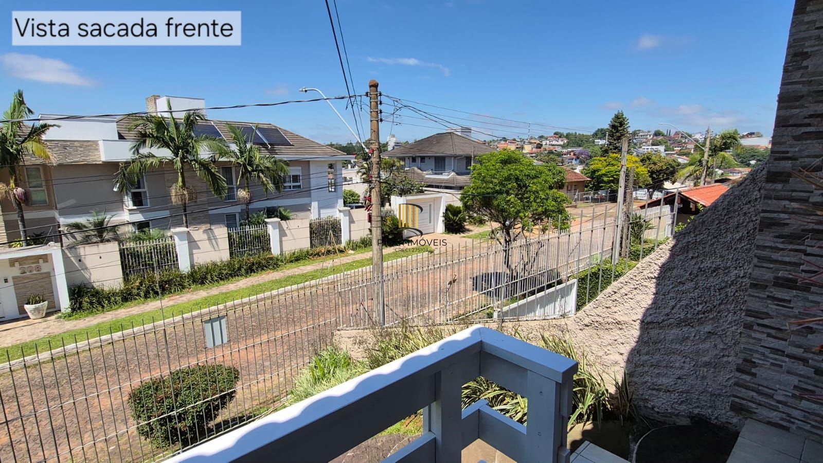 Excelente casa de 4 dormitórios, 1 suíte e 2 vagas em Novo Hamburgo.