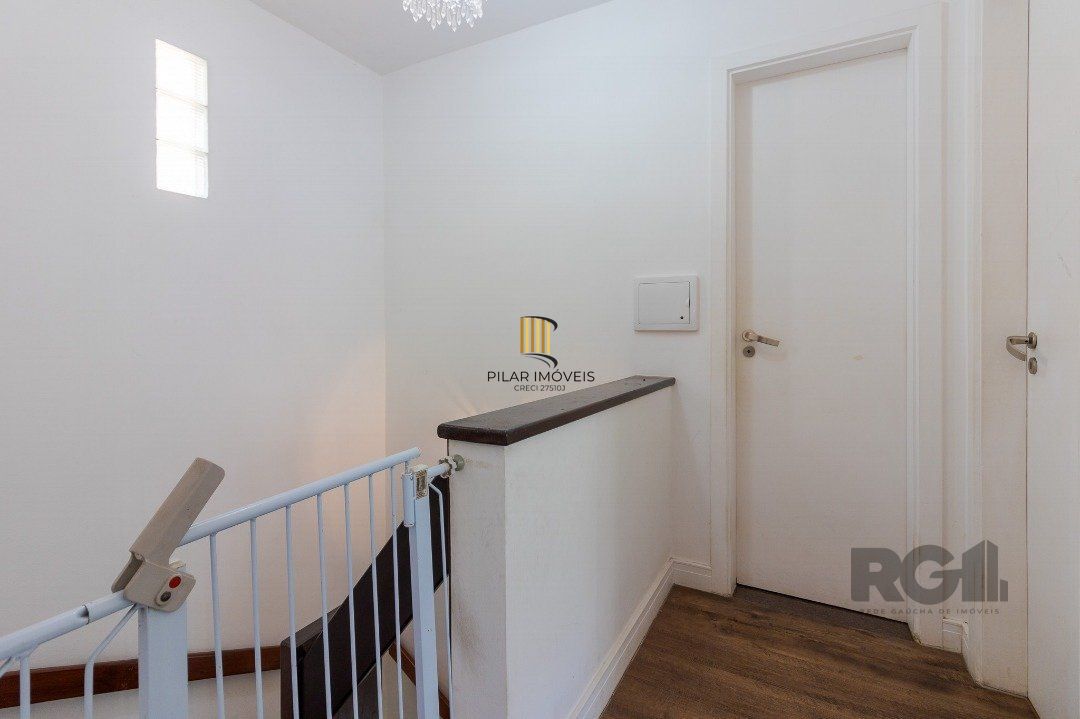 Casa em condomínio, 3 quartos, 1 suite, lareira, churrasqueira, 1 vaga - Bairro Tristeza