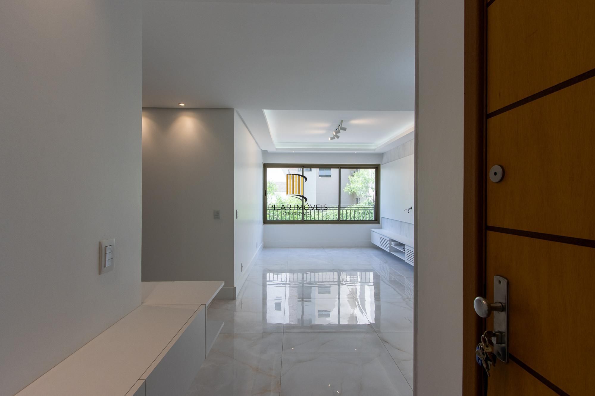 Apartamento totalmente reformado e impecável para locação - 3 quartos sendo uma suíte - Bairro Cavalhada