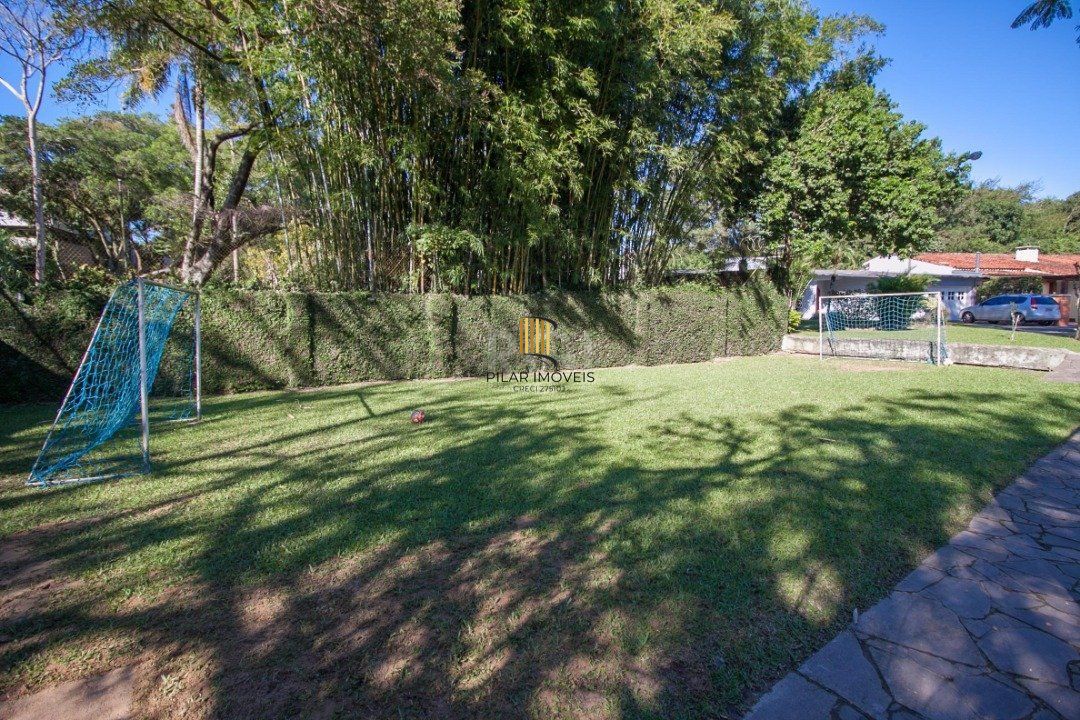 Casa em condomínio para Venda com 3 dormitórios, sendo 1 suites e 5 vagas no bairro Pedra Redonda