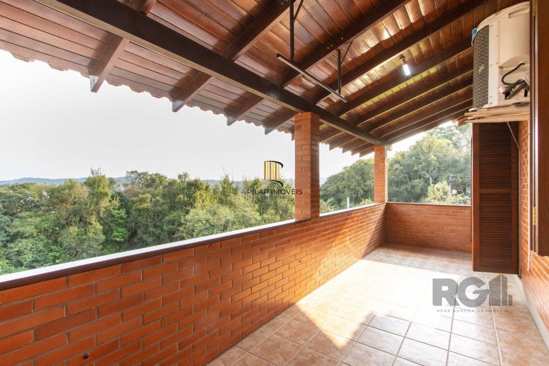 Casa para Venda - 220m², 3 dormitórios, sendo 2 suites, 5 vagas - Espirito Santo