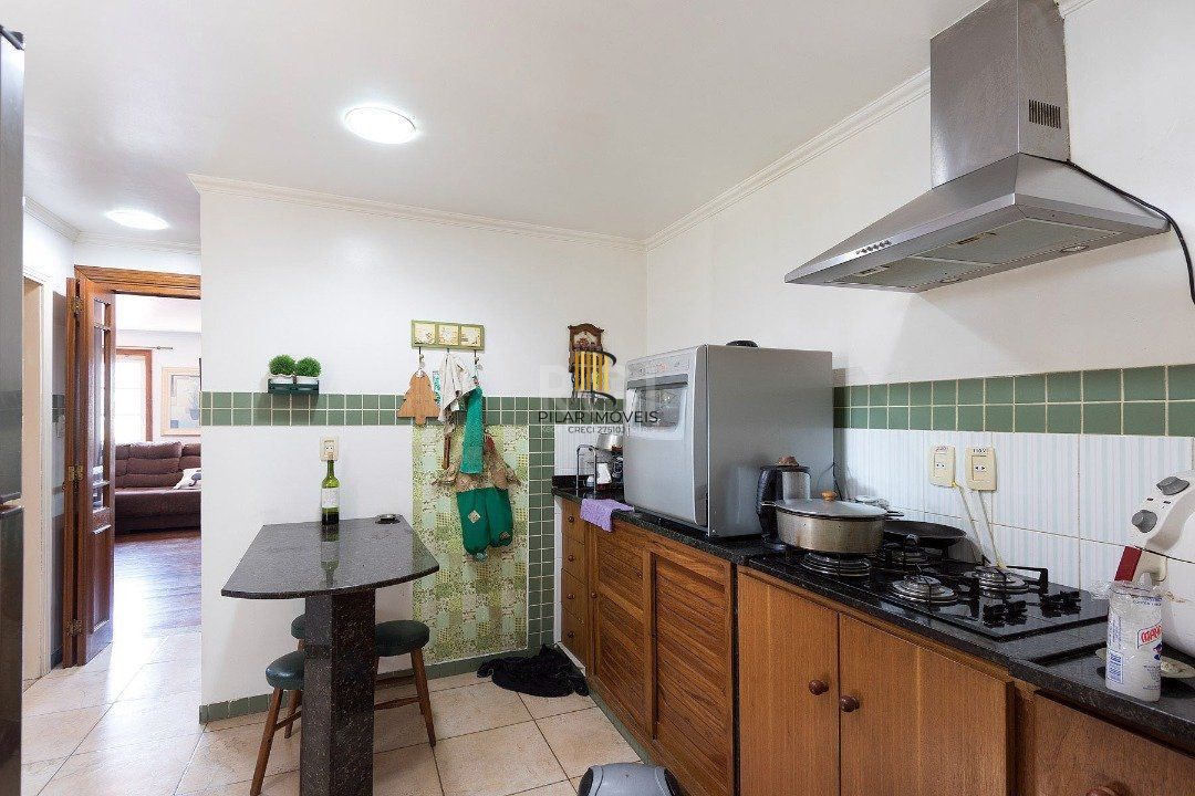 Casa para Venda - 320m², 5 dormitórios, sendo 2 suites, 3 vagas - Tristeza