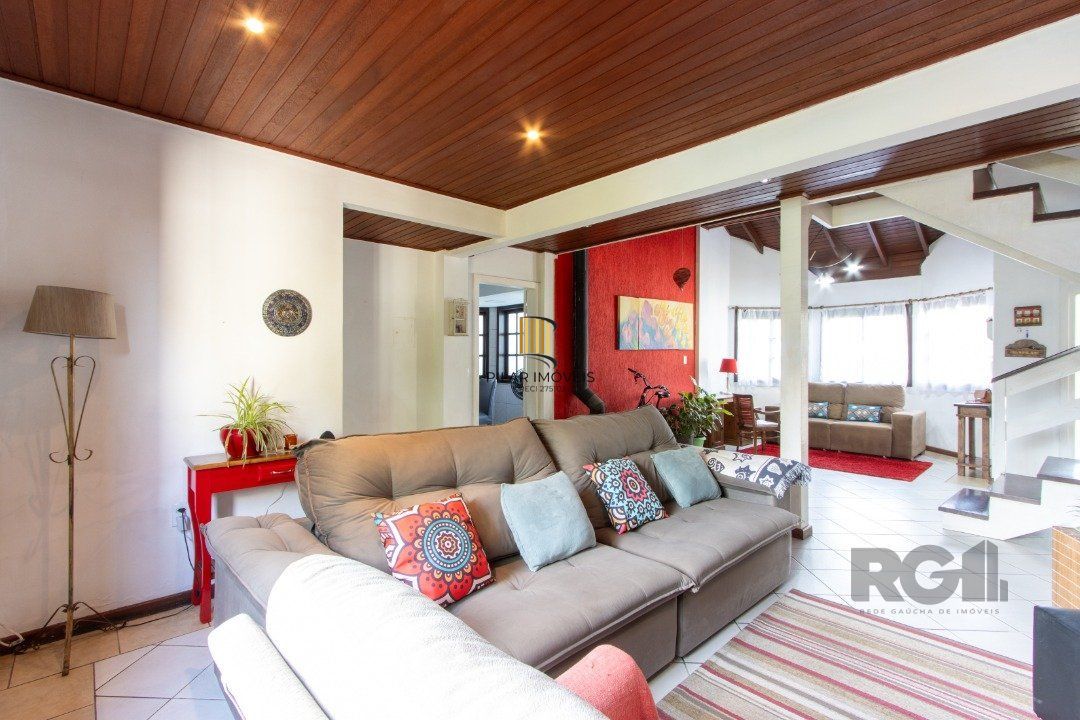 Casa 3 dormitórios no bairro Camaquã
