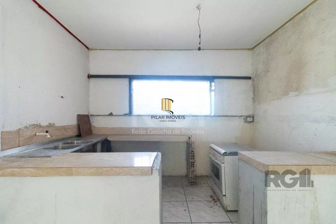 Casa para Venda - 200m², 5 dormitórios, 2 vagas - Azenha